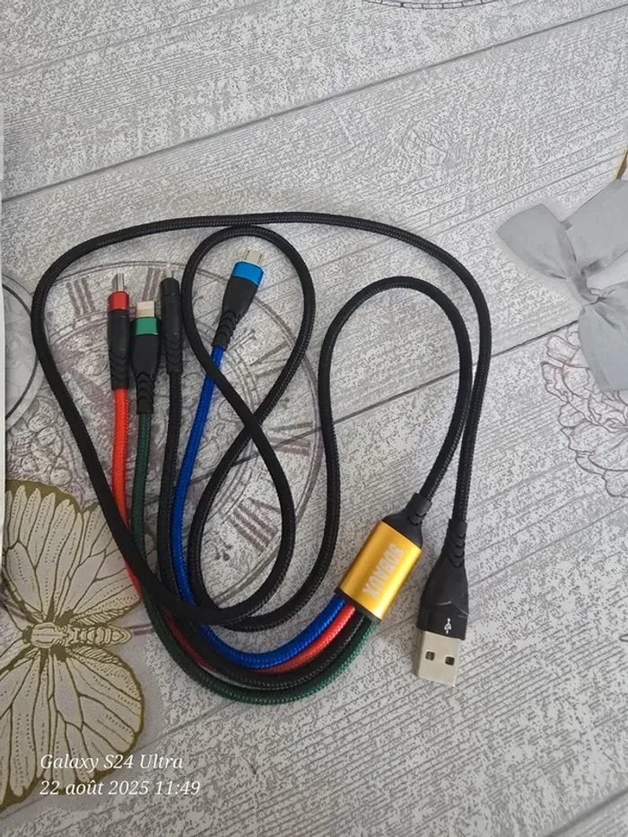 Câble de charge multi-support - photo numéro 4