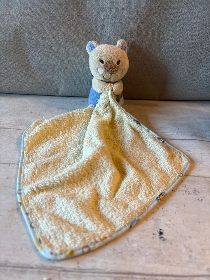 Doudou koala mouchoir jaune écru bleu Petitpouce