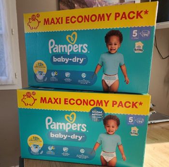 Carton couche taille 5 pampers neuf 