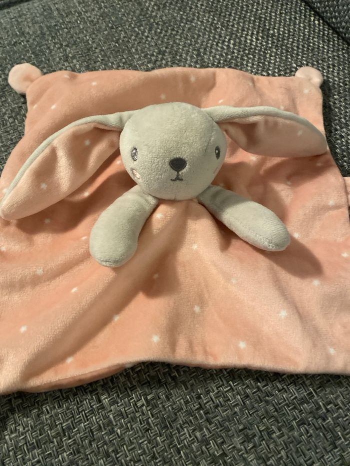 Doudou lapin plat kiabi rose