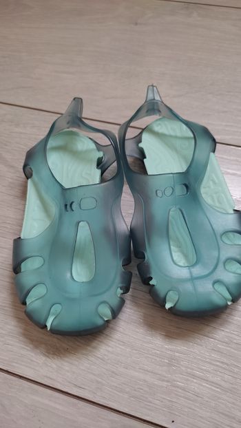 Sandales de plage Decathlon nabaiji 23 très souples
