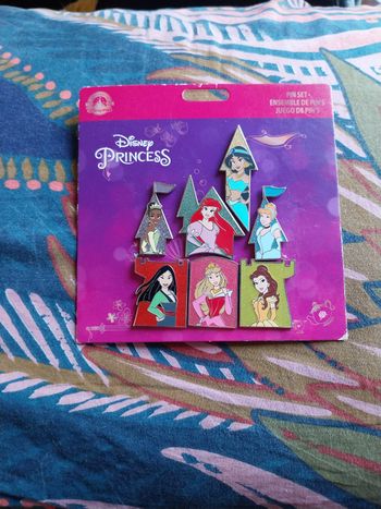 Pins Disney chateau valeur neuf 32€