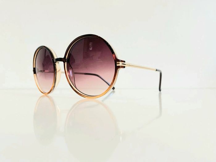 Lunette de soleil femme ronde marron dégradés bras dorés UV protection catégorie 3