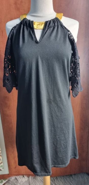 Robe noir avec manches motifs brodé taille S