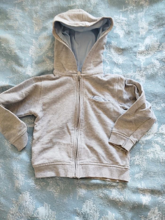 Gilet zippé à capuche