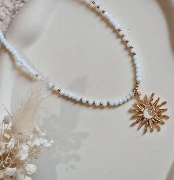 Collier pendentif soleil et lune perles naturelles blanches neuf