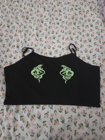 Crop top dragon noir et vert fluo
