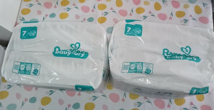 Lot de 144 couches pampers taille 7 + cadeau - photo numéro 3