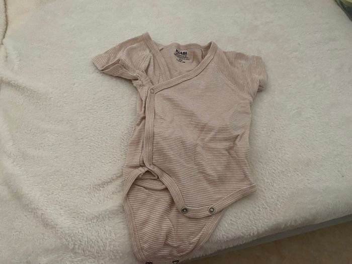 Lot 9 bodies tee shirt 3 mois - photo numéro 7