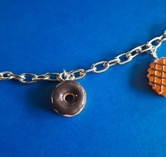Bracelets NEUFS avec perles et breloques - photo numéro 5