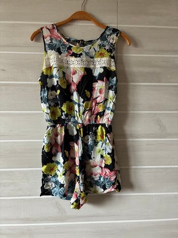 Magnifique Combi shorts motif fleur florale avec dentelle et nœuds dans le dos