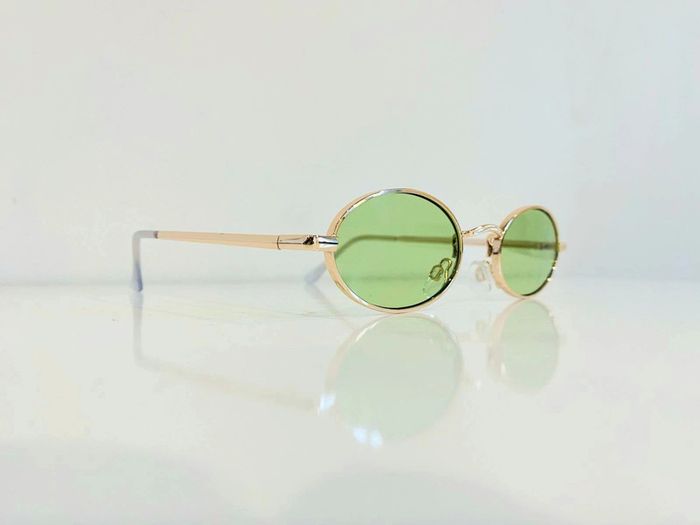 Lunette de soleil mixte ovale dorée verres verts uvprotection taille small