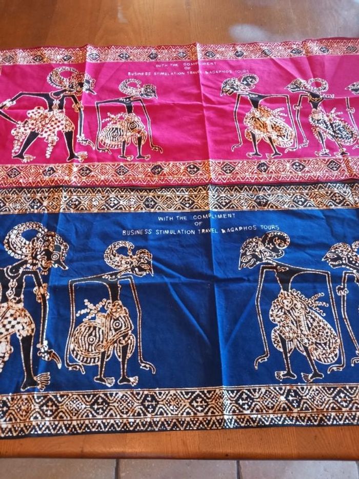 Lot 2 chemins de table 90x36 cm.