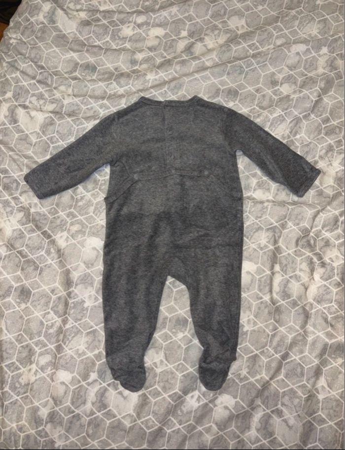 Pyjama Noël Mickey taille 6 mois - photo numéro 2