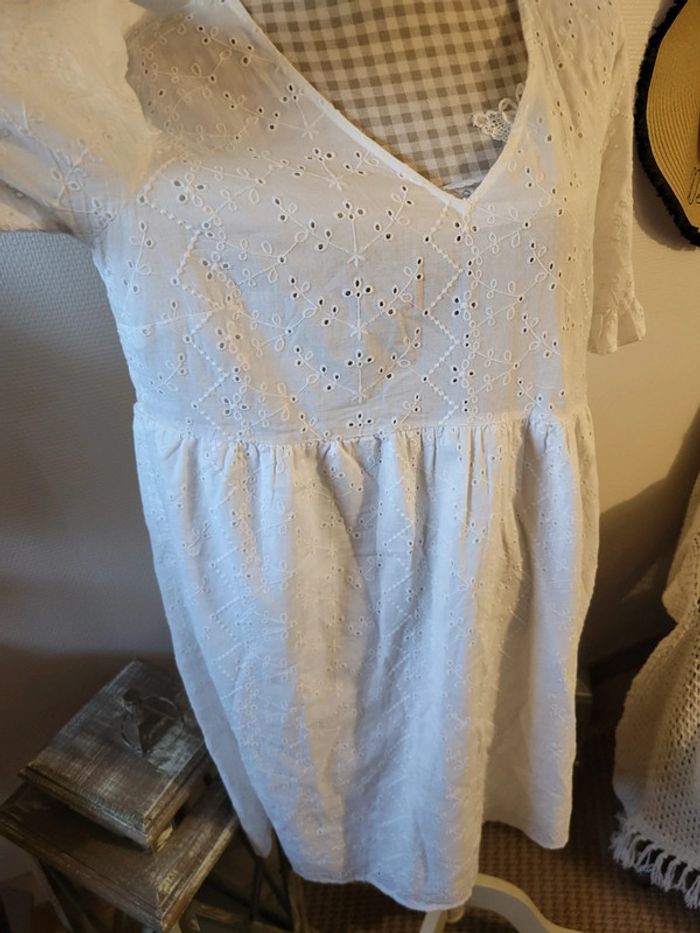 Robe broderie - photo numéro 2