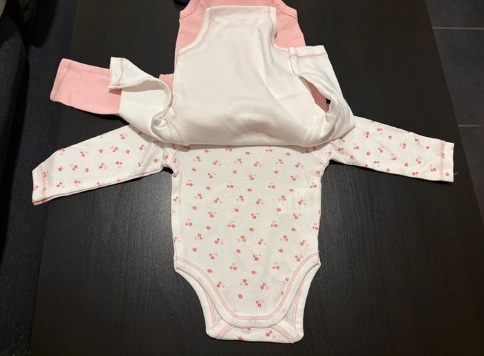 Lot de 3 bodies fleurs Manches longues Mots d’enfants Taille 3 mois. - photo numéro 3