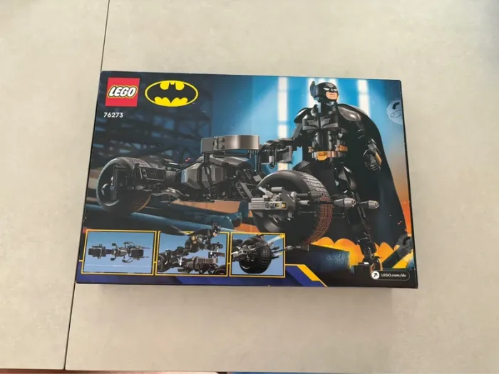 Lego 76273 Batman. La figurine de Batman à construire et La moto Bat-Pod. Boîte neuve et scellée. - photo numéro 2