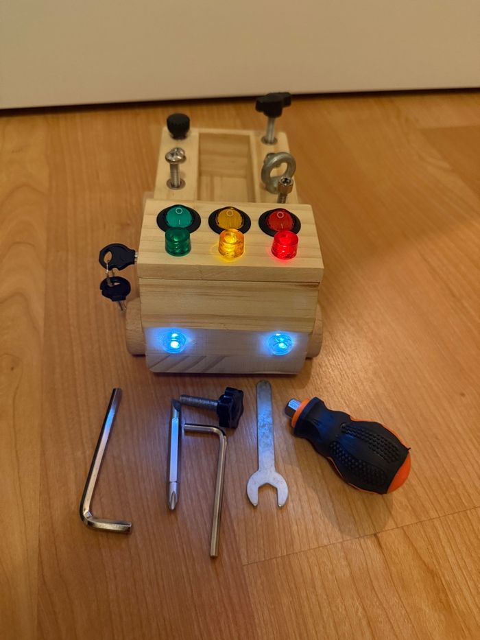 Voiture en bois visser dévisser - photo numéro 2