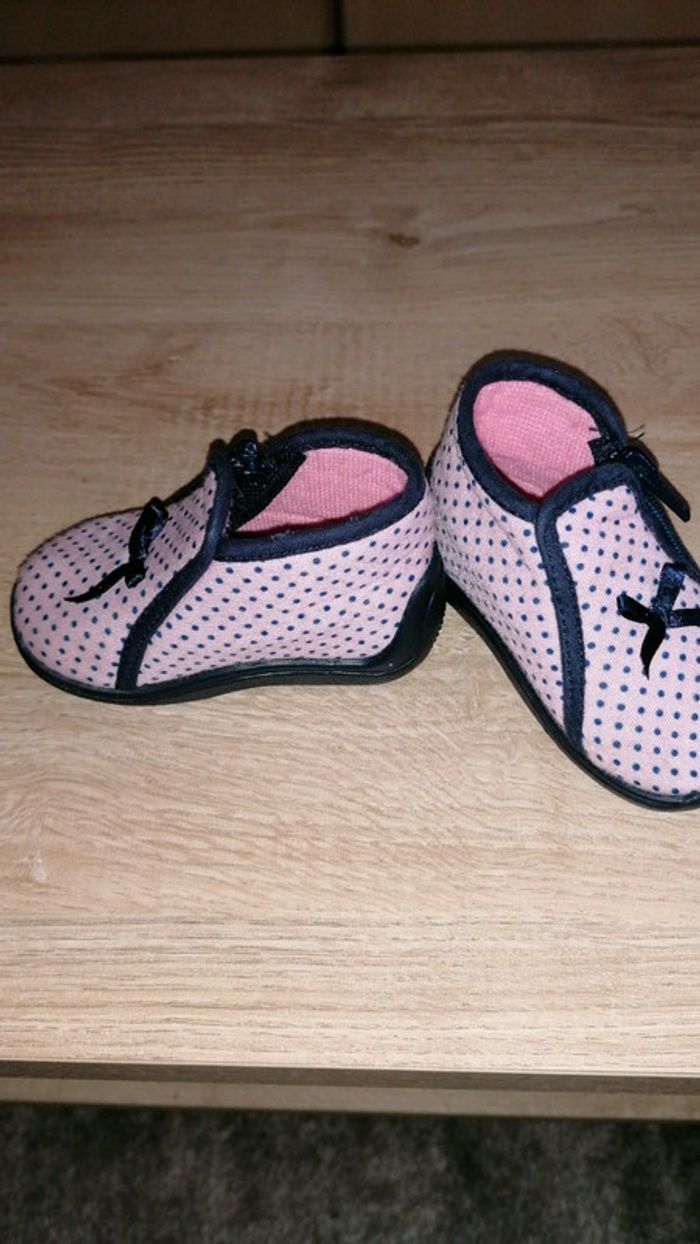 Pantoufles T 18 - photo numéro 2