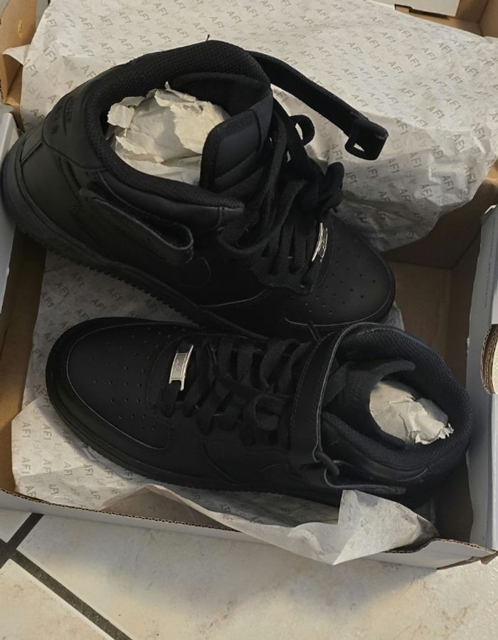 (Neuves non portées) 🏷🥰😍 superbes  baskets NIKE  AIR FORCE ONE Pointure 37.5 unisex 😍🥰 - photo numéro 2