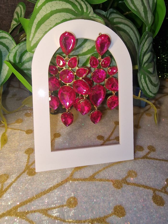 Superbes boucles d'oreilles incrustées cristaux