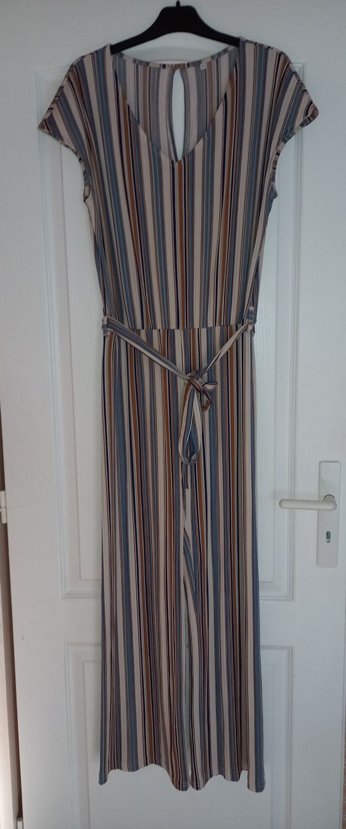 Combinaison matière fluide et légère Taille 2 - photo numéro 3