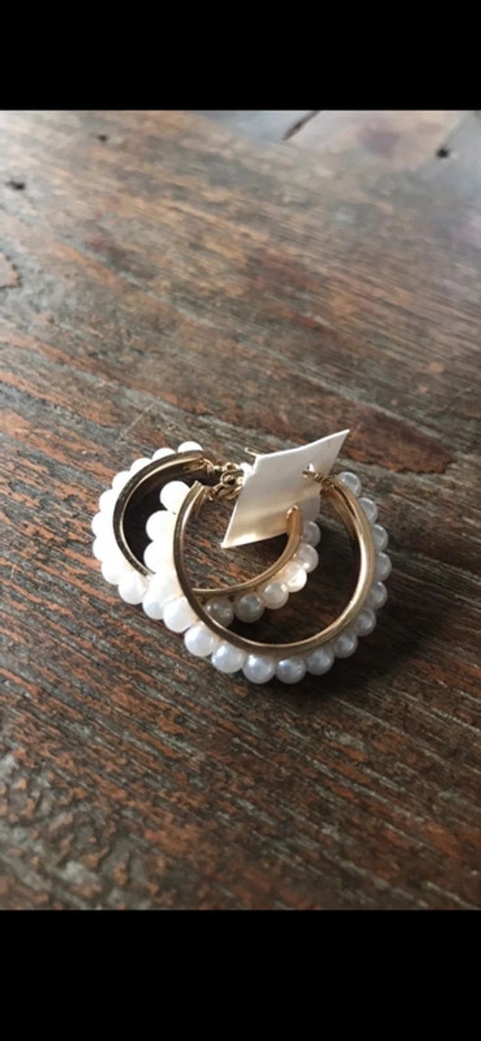 Magnifique paire de boucles d’oreilles petits anneaux avec perles - photo numéro 6