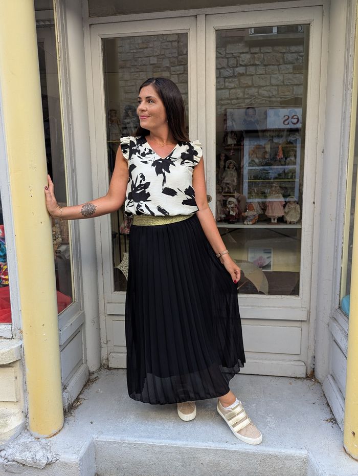 Top fluide Laval écru/noir froufrous épaules
Taille S - photo numéro 2