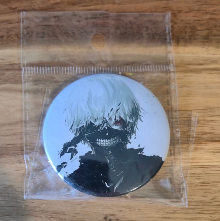 Kit Masque + stickers + crayon + porte clés + pins - photo numéro 4