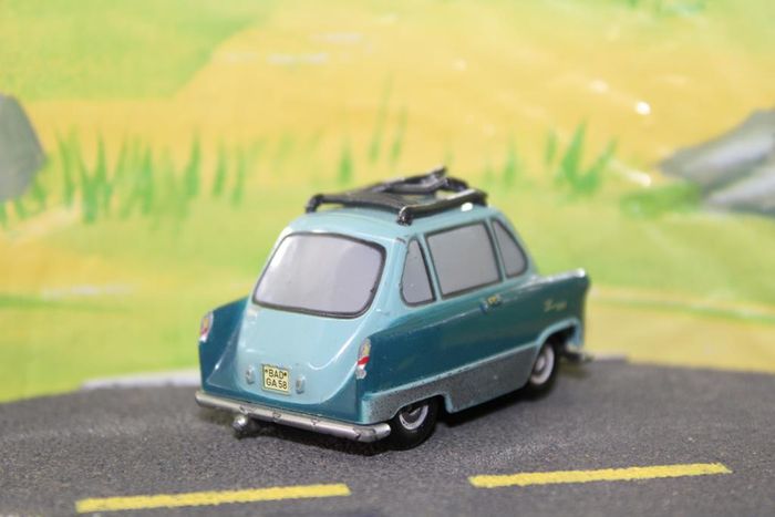 Disney Pixar cars Professor Z - photo numéro 5