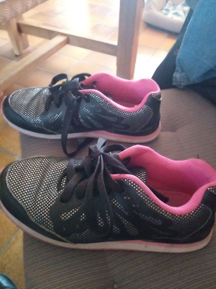 Baskets Fille taille 33 - photo numéro 2