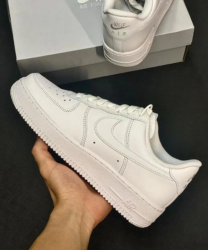 Nike Air Force 1 '07 taille 43