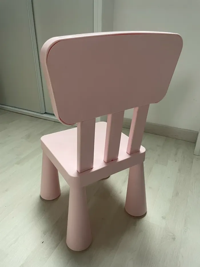 Chaise enfant IKEA rose clair intérieur comme extérieur