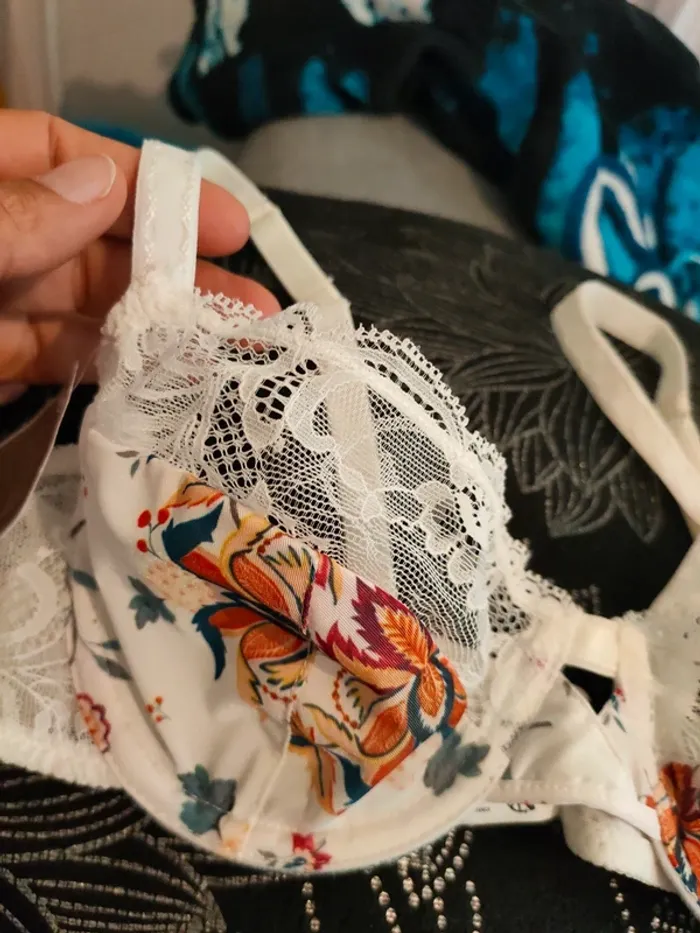 Très joli Soutien gorge dentelle Hechter 85B - photo numéro 2