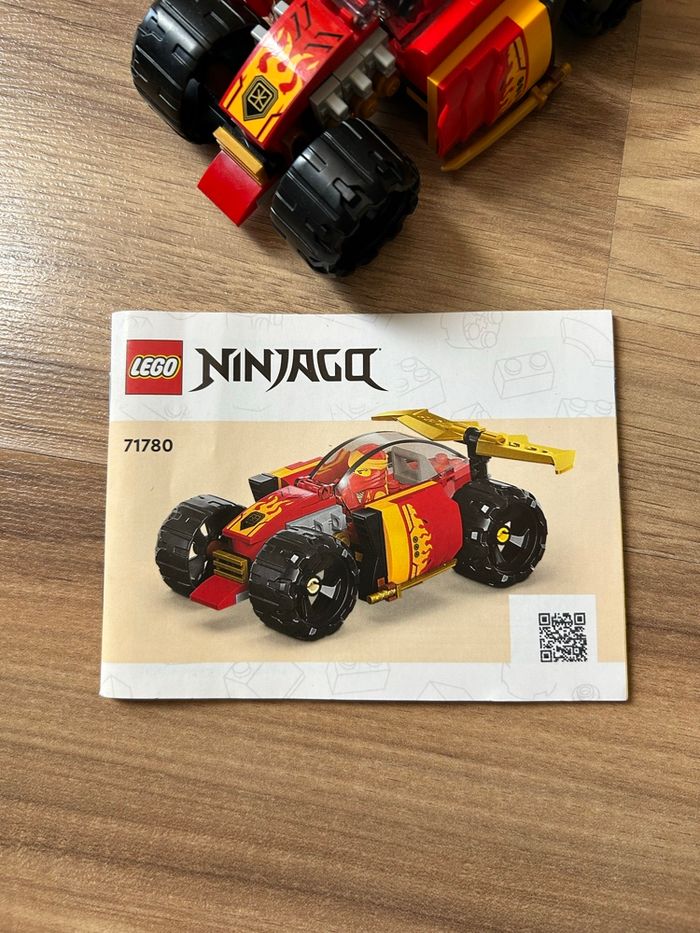 LEGO Ninjago 71780 – La Voiture de Course Ninja de Kai Évolution - photo numéro 9