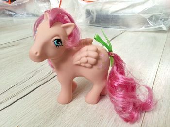 Jouet Mon petit poney My little pony rose avec ailes motifs coeurs