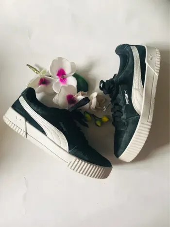 Paire de basket puma compensées daim noir