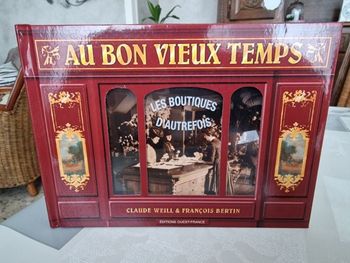 Livre ''Les boutiques d'autrefois''   ''Au bon vieux temps''