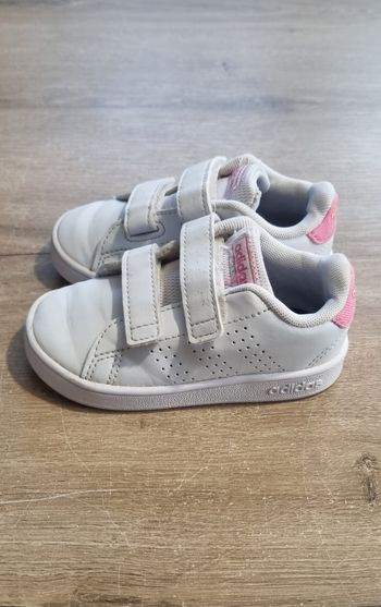 Baskets Adidas T.22