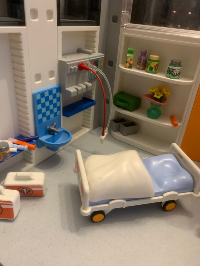 Playmobil set 70191 - clinique équipée - photo numéro 3