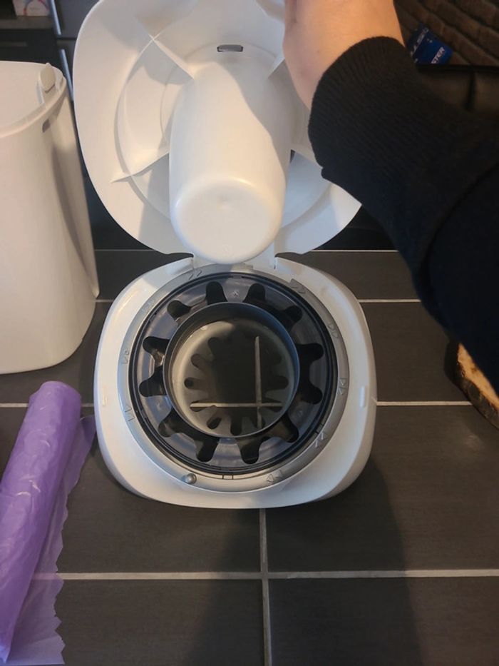 Poubelle tommee - photo numéro 5