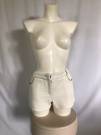 Short blanc texturé Atmosphere taille 32 34 très bon état