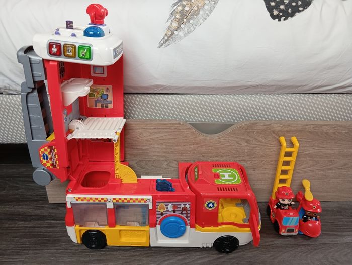 Camion caserne de pompiers - photo numéro 3