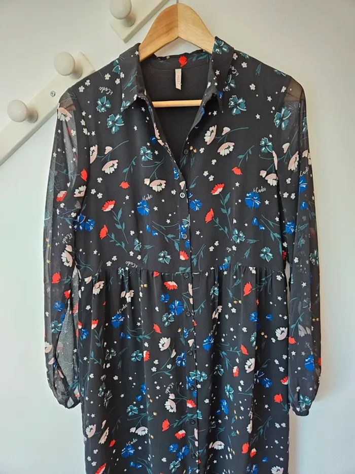Jolie robe noire avec fleurs - photo numéro 4