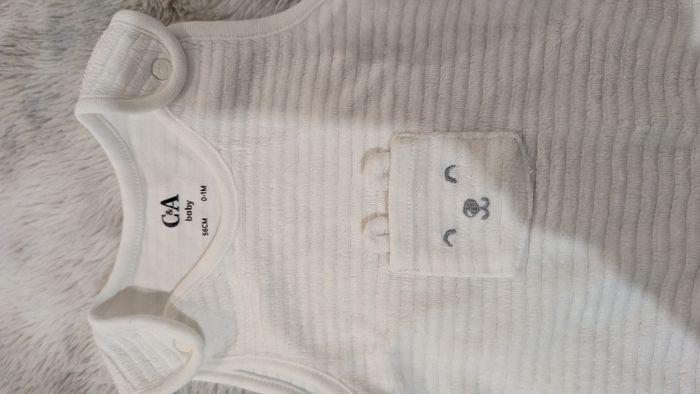 Combinaison C&A taille 1 mois - photo numéro 2