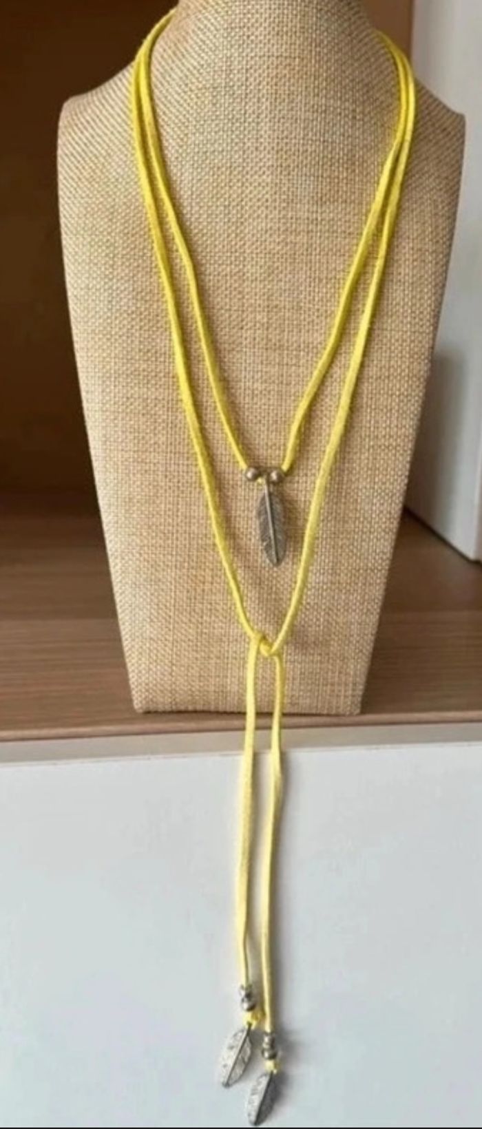 Collier jaune double rang sautoir plume argent - photo numéro 3