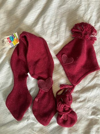 Lot bonnet écharpe moufles