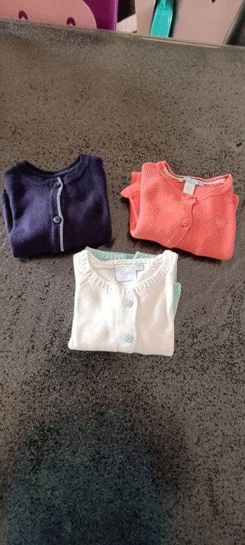 Lot gilet fille 6 mois