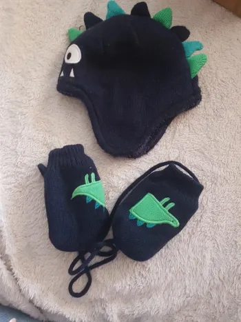 Bonnet et moufles crocodile garçon T44