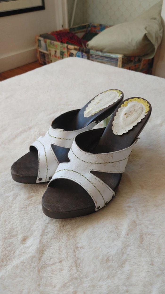 Magnifique mule escarpins vintage ouverts en cuir et bois talon fine transparente - photo numéro 10